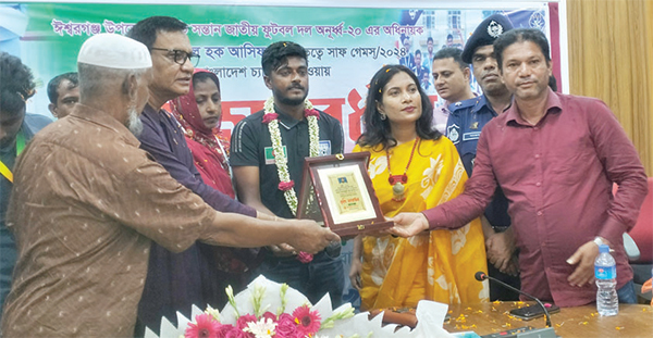 অধিনায়ক আসিফকে উষ্ণ সংবর্ধনা