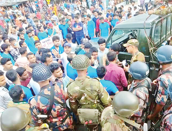 কালিয়াকৈরে দুটি ওষুধ কোম্পানিতে শ্রমিক অন্তোষ