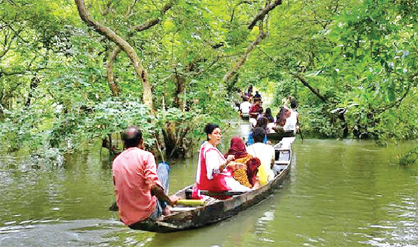 সুন্দরবনে জেলে-পর্যটকরা