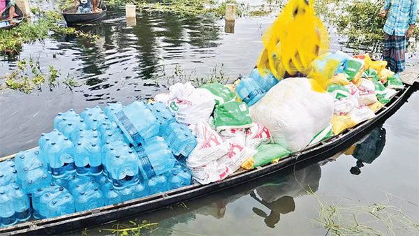 দুর্যোগকবলিত বন্যার্তের সেবায় ত্রাণসামগ্রী বিতরণ