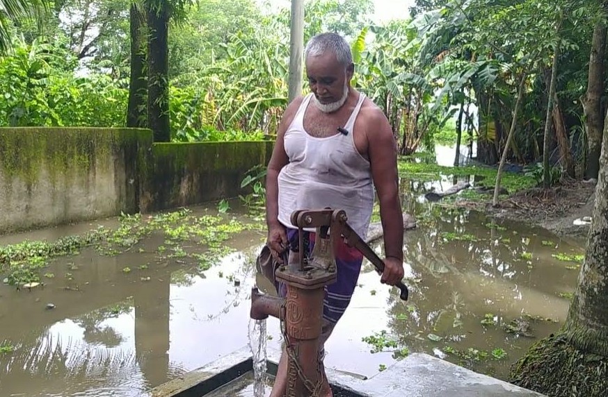 চাঁদপুরে বন্যায় সহস্রাধিক টিউবওয়েল বিকল