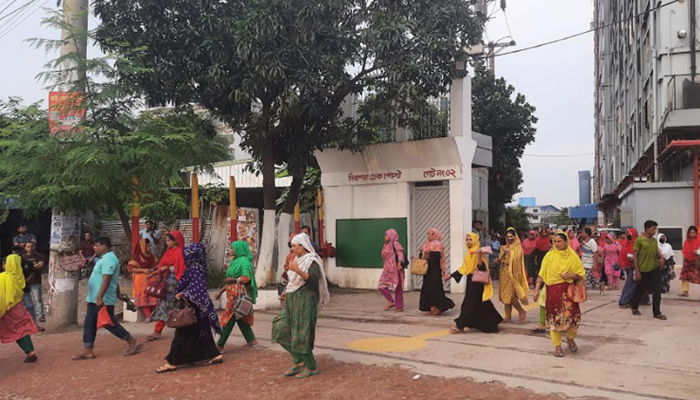 পোষাক কারখানায় পরিস্থিতি স্বাভাবিক, ফিরেছে কর্মচাঞ্চল্য