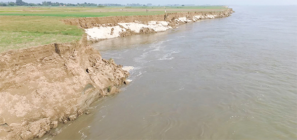 পাবনায় প্রভাবশালীদের অবৈধ বালু উত্তোলন