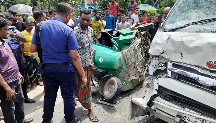 সিরাজগঞ্জে মাইক্রোবাস-সিএনজি সংঘর্ষে নিহত বেড়ে ৬