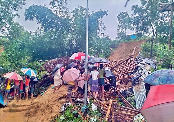 রেকর্ড পরিমাণ বৃষ্টিতে অচল কক্সবাজার