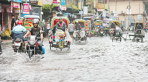 টানা বৃষ্টিতে বিপর্যস্ত জনজীবন