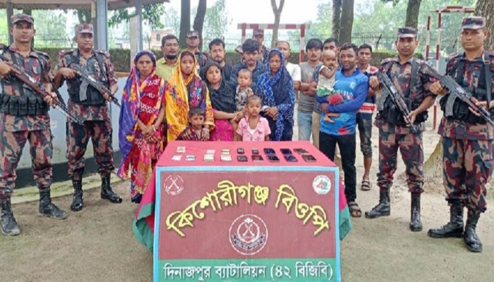 বিরলে অবৈধভাবে ভারত যাওয়ার সময় বিজিবির হাতে আটক ১৬