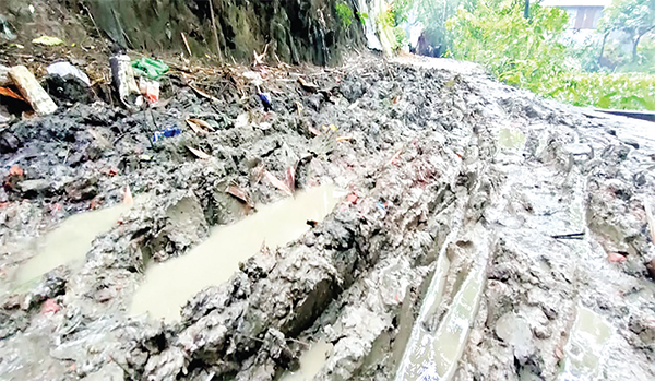 সাটুরিয়ায় সড়কের বেহাল দশা ৪০ বছরেও লাগেনি উন্নয়নের ছোঁয়া