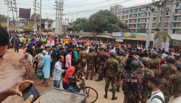 ফের উত্তাল আশুলিয়া, ৫২ কারখানা বন্ধ