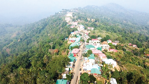 খাবার ও পানি সংকটে আটকে আছেন দেড় হাজার পর্যটক