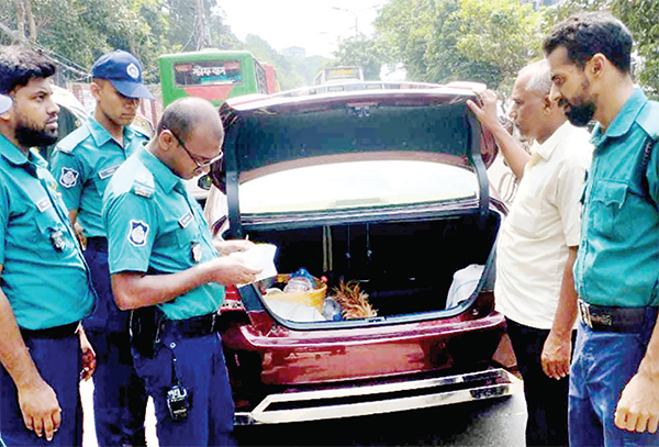 এক দিনেই ৭৭৬ মামলা দিলো ট্রাফিক পুলিশ