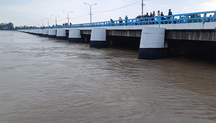 তিস্তার পানি বিপদসীমা ছুই ছুই, হাতীবান্ধায় নিম্নাঞ্চল প্লাবিত