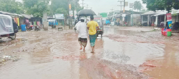 কালিগঞ্জ-শ্যামনগর মহাসড়ক খানাখন্দে বেহাল