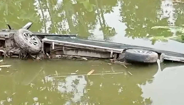 কুষ্টিয়ায় মাক্রোবাস চাপায় প্রাণ গেলো ৪ শিশুর