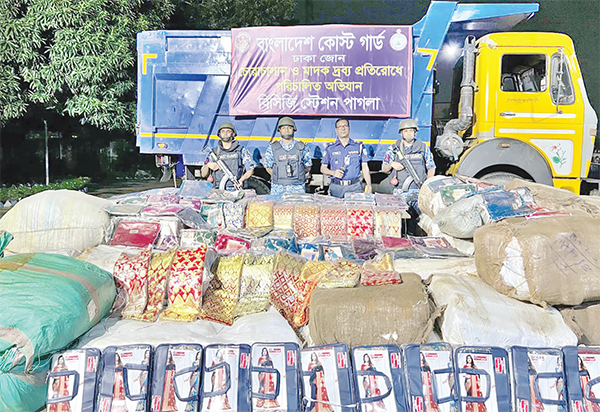 নারায়ণগঞ্জে প্রায় ৬ কোটি টাকার শাড়ি ও মখমল কাপড় জব্দ