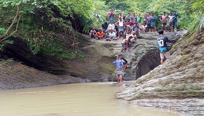 মিরসরাইয়ে ঝরনার কূপে ডুবে প্রাণ গেল দুই শিক্ষার্থীর