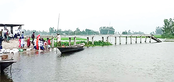 উদ্বোধনের আগে ভেঙে গেছে সেতু