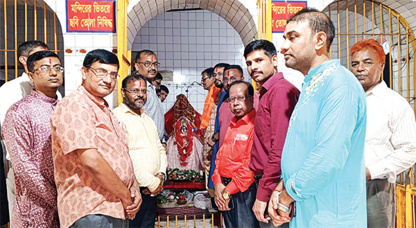 মা ভবানীর মন্দিরে পূজা করলেন ভারতীয় সহকারী হাইকমিশনার