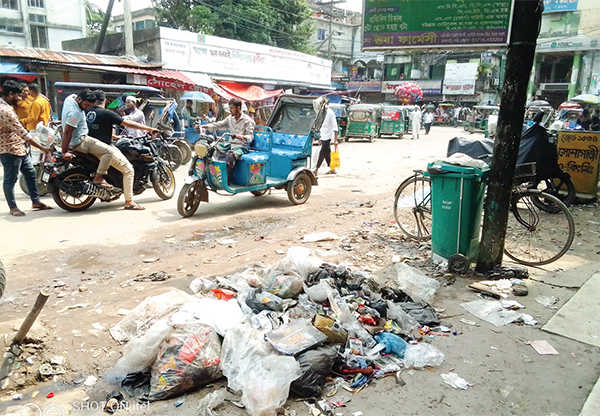 সোনাগাজতে আবর্জনার দুর্গন্ধে পরিবেশ দূষণ