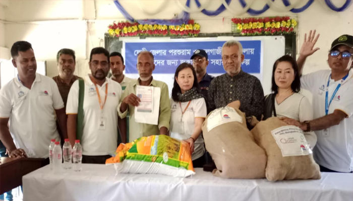 ফেনীতে ৪১০০ পরিবারকে কোস্ট ফাউন্ডেশনের ত্রান সহায়তা 