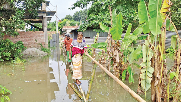 সাঁথিয়ায় জলাবদ্ধতায় চরম দুর্ভোগ