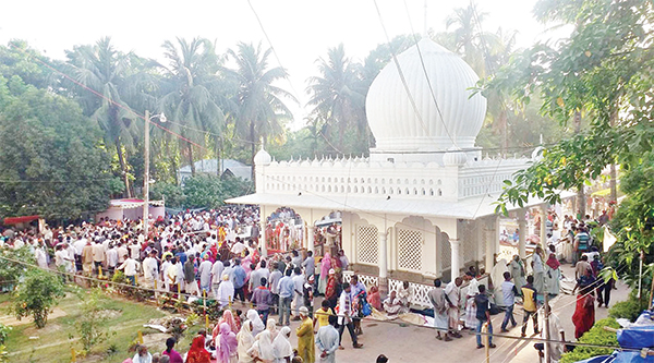 সব পথ যেন মিশেছে কেবলই লালনধামে