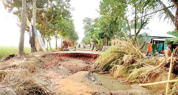 আকস্মিক বন্যার ক্ষত বয়ে বেড়াচ্ছে লক্ষাধিক পরিবার