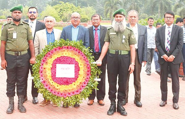 স্মৃতিসৌধে শ্রদ্ধা জানিয়ে অফিস শুরু করলেন পিএসসি চেয়ারম্যান