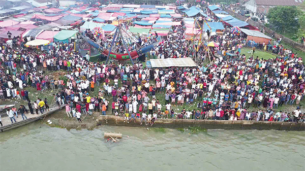 শত বছরের গ্রামীণ মেলা সম্প্রীতির বাহক