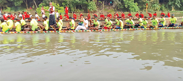 ঐতিহ্যবাহী নৌকাবাইচ অনুষ্ঠিত