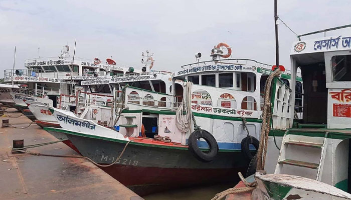 বরিশালে ঘূর্ণিঝড় ‘দানা’র প্রভাবে অভ্যন্তরীণ লঞ্চচলাচল বন্ধ