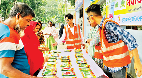 টাঙ্গাইলে ১০ টাকায় সবজির বীজ বিক্রি