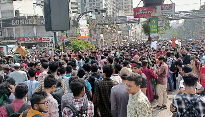 আবারও ৭ কলেজের শিক্ষার্থীদের সায়েন্সল্যাব অবরোধ