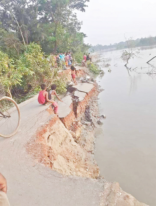 নদীভাঙনে বিলীন হচ্ছে জনপথ