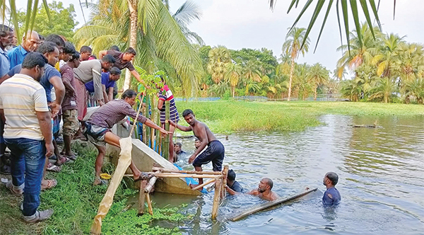 ৫২ বিলের পানি বন্ধ করলেন ২৭ বিলের কৃষকরা