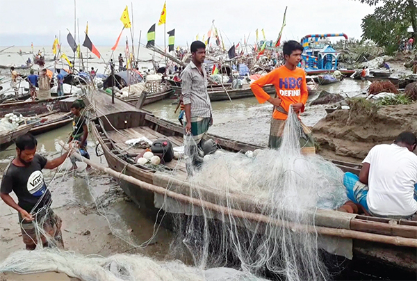 মেঘনা ও তেঁতুলিয়া পাড়ে  ইলিশ শিকারের প্রস্তুতি