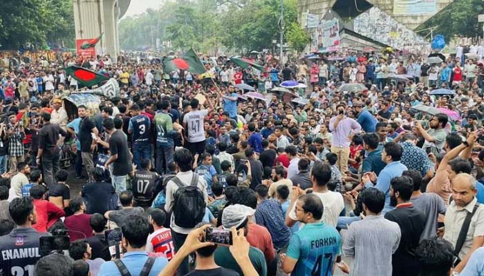 জুলাই-আগস্ট বিপ্লবে আহতদের ‍চিকিৎসা দিতে ঢাকায় ব্রিটিশ মেডিকেল টিম