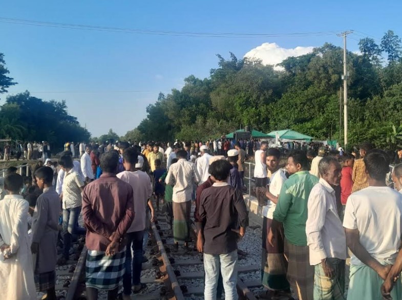 রামুতে ট্রেনে কাটা পড়ে দুই মোটর সাইকেল আরোহী  নিহত 