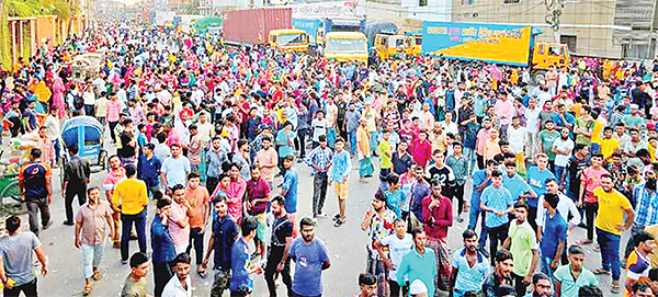 ফের মহাসড়কে শ্রমিকরা