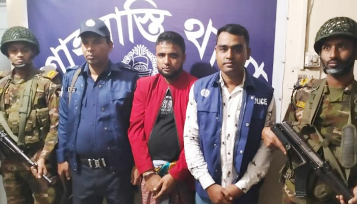 চাঁদপুরের শীর্ষ মাদক কারবারি খোরশেদ গ্রেপ্তার