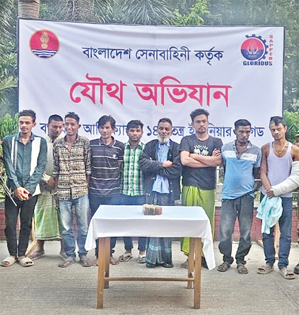 যৌথবাহিনীর অভিযানে আটক ৯