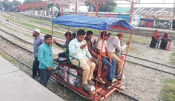 চাঁদপুর-লাকসাম রেলপথের বিভিন্ন স্থাপনা পরিদর্শন