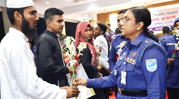 ‘১২০ টাকায় পুলিশে চাকরি ভাবতেই ভালো লাগছে’