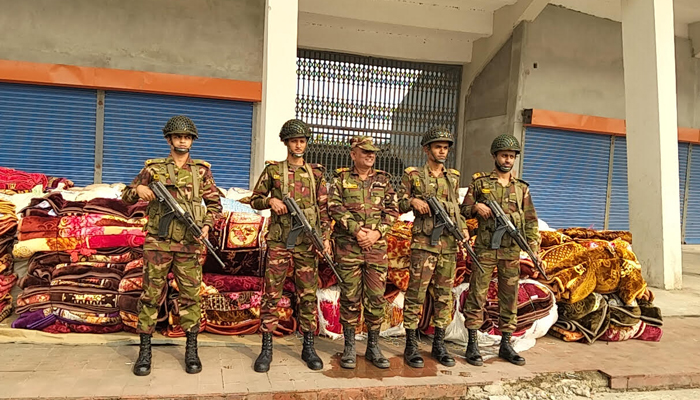 শেরপুরে ভারতীয় ৩০৫ বস্তা জিরা ও ৭২১ পিস কম্বল আটক