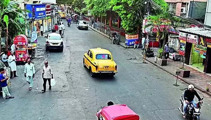 বাংলাদেশি পর্যটকদের অভাবে পথে বসছে কলকাতার ব্যবসায়ীরা 