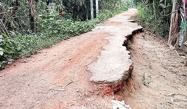 দুই দশকেও সংস্কার হয়নি ১১ কিলোমিটার সড়ক