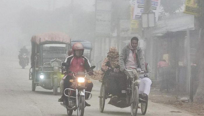 শীতে কাঁপছে উত্তরাঞ্চল, বিপর্যস্ত জনজীবন