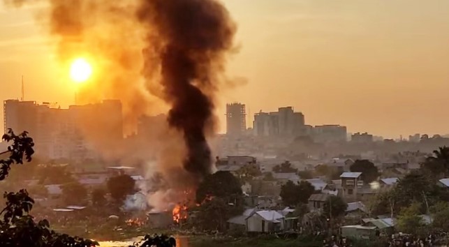 কড়াইল বস্তিতে আগুন