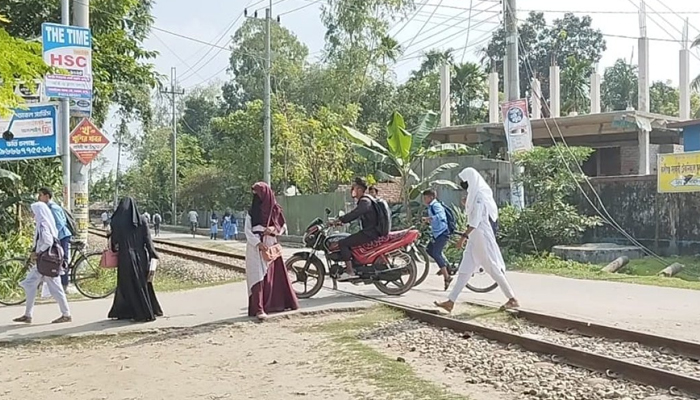 লালমনিরহাট-বুড়িমারী রেলপথ বাড়ছে মৃত্যু ঝুঁকি