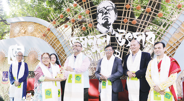 শিল্পী মিজানুর রহিম ও ড. রফিকুল আলমকে ‘জয়নুল সম্মাননা’ প্রদান